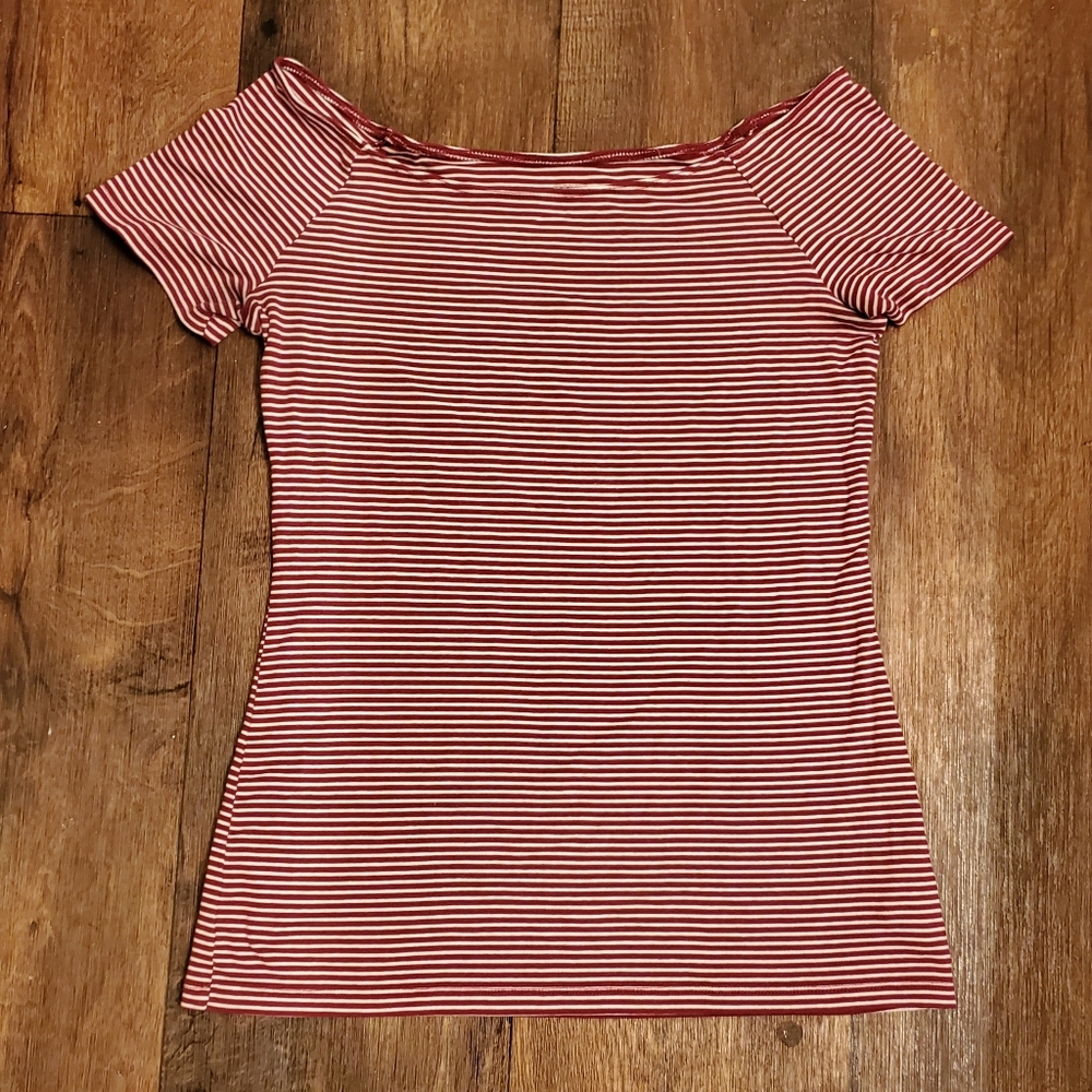 💕Old Navy Off the shoulder Maroon Stripe Top💕